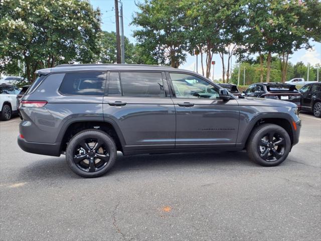 Photo of 2025 Baltic Gray Metallic Clearcoat Jeep Grand Cherokee L