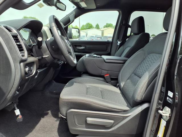 Photo of 2025 Diamond Black Crystal Pearlcoat RAM 1500
