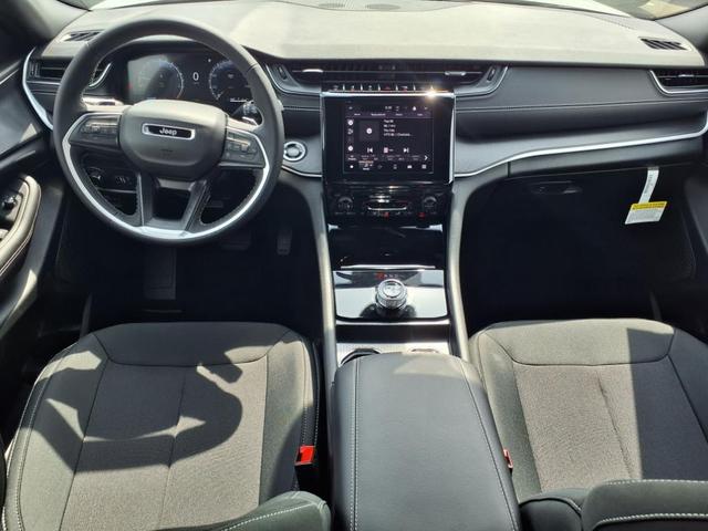 Photo of 2025 Silver Zynith Jeep Grand Cherokee L