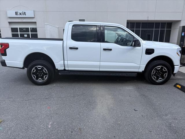 Photo of 2023 Oxford White Ford F-150 Lightning