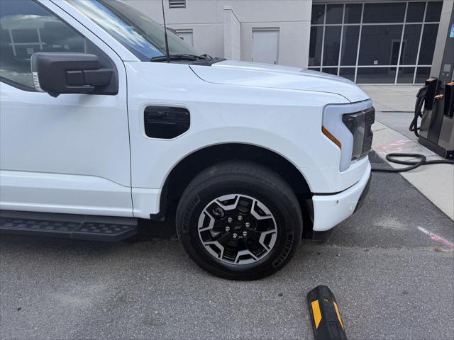 Photo of 2023 Oxford White Ford F-150 Lightning