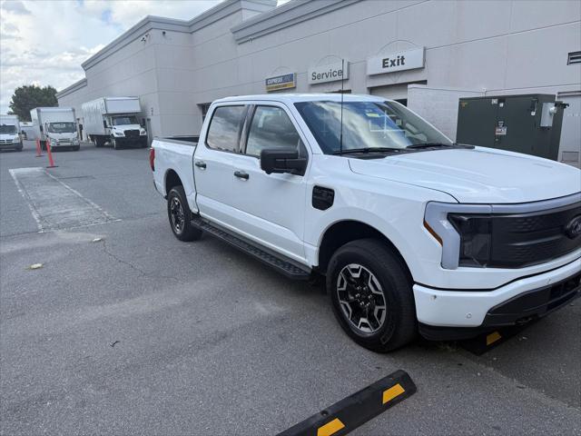 Photo of 2023 Oxford White Ford F-150 Lightning
