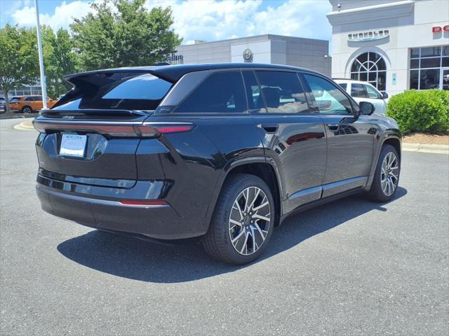 Photo of 2025 Diamond Black Crystal Pearlcoat Jeep Wagoneer S