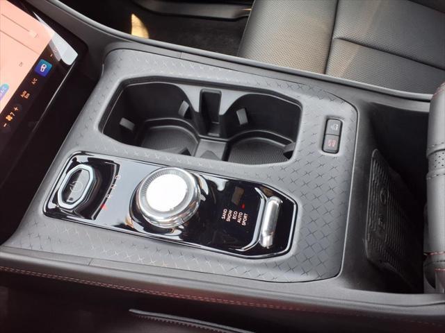 Photo of 2025 Diamond Black Crystal Pearlcoat Jeep Wagoneer S