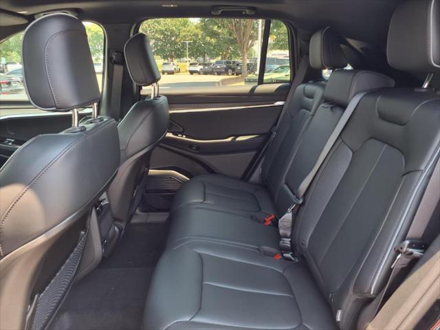 Photo of 2025 Diamond Black Crystal Pearlcoat Jeep Wagoneer S