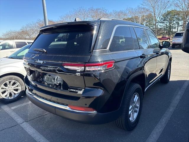 Photo of 2025 Diamond Black Crystal Pearlcoat Jeep Grand Cherokee