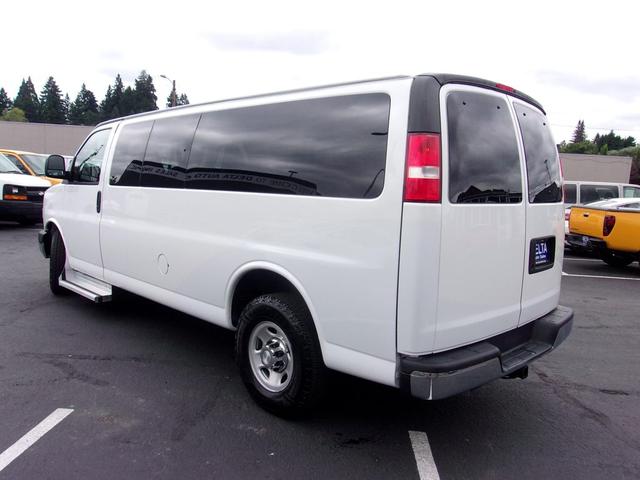 Photo of 2016 White Chevrolet Express 3500