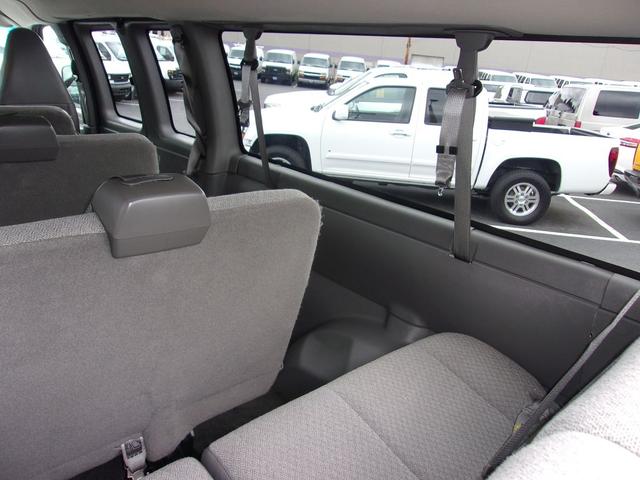 Photo of 2016 White Chevrolet Express 3500
