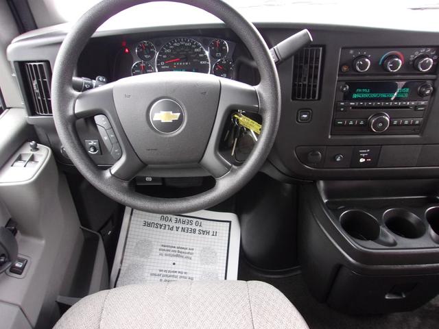 Photo of 2016 White Chevrolet Express 3500