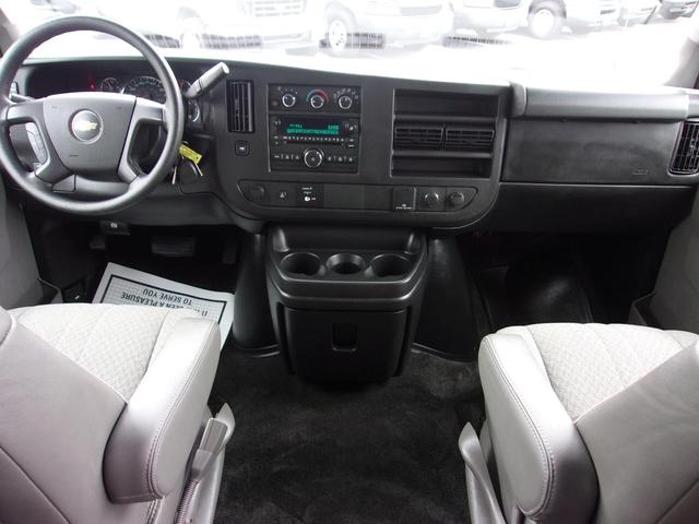 Photo of 2016 White Chevrolet Express 3500