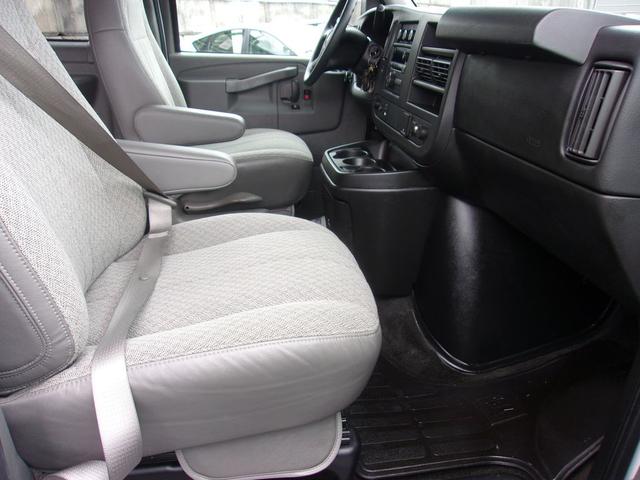 Photo of 2016 White Chevrolet Express 3500