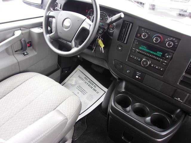 Photo of 2016 White Chevrolet Express 3500