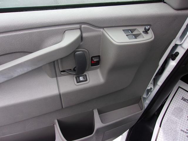 Photo of 2016 White Chevrolet Express 3500