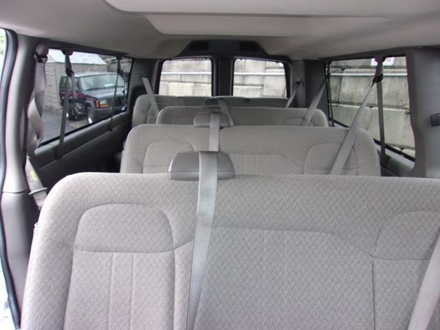 Photo of 2016 White Chevrolet Express 3500