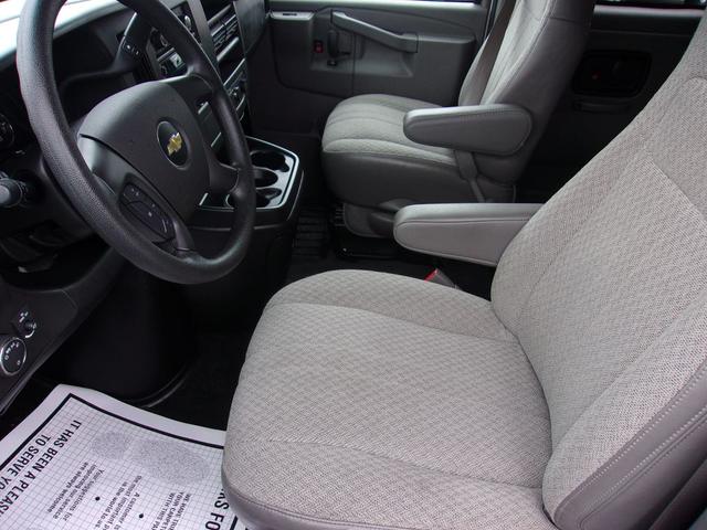 Photo of 2016 White Chevrolet Express 3500