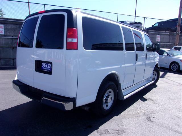 Photo of 2016 White Chevrolet Express 3500