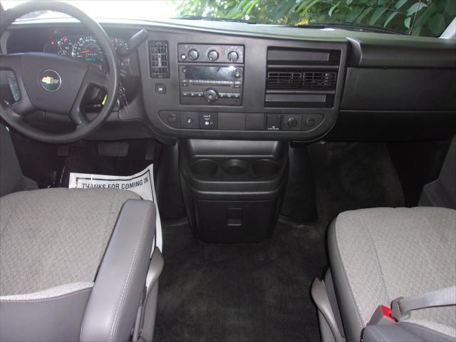 Photo of 2016 White Chevrolet Express 3500