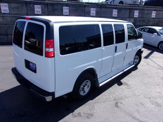 Photo of 2016 White Chevrolet Express 3500