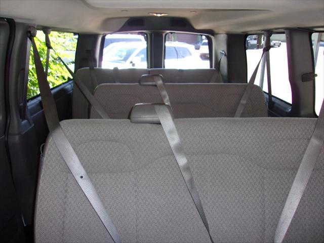 Photo of 2016 White Chevrolet Express 3500