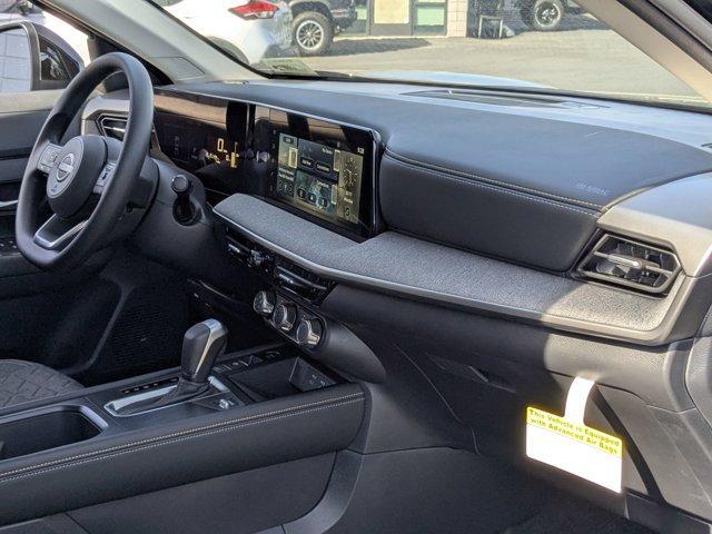 Photo of 2025 Super Black Nissan Kicks