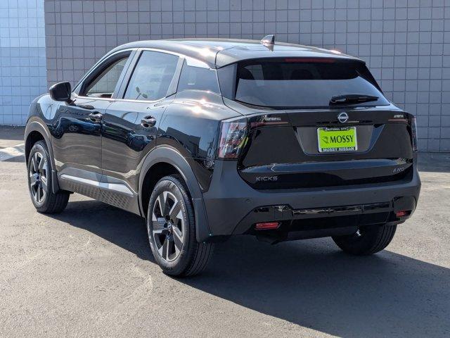 Photo of 2025 Super Black Nissan Kicks