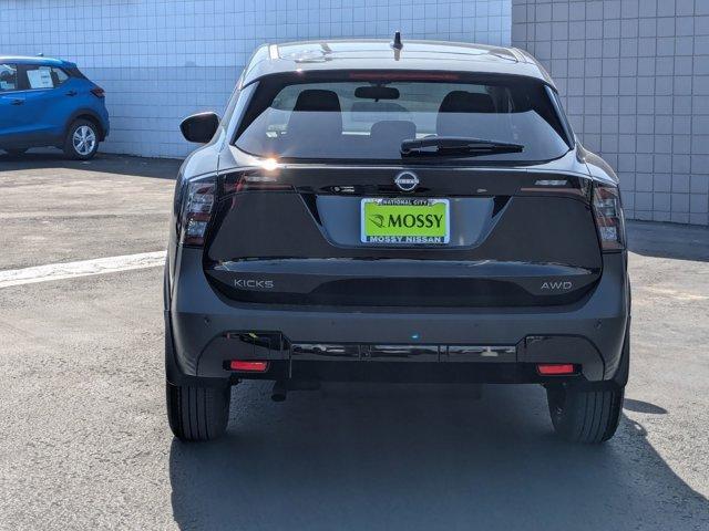 Photo of 2025 Super Black Nissan Kicks