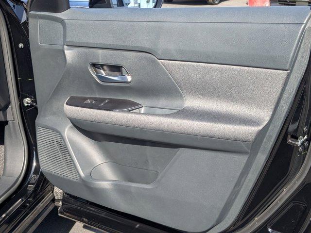 Photo of 2025 Super Black Nissan Kicks