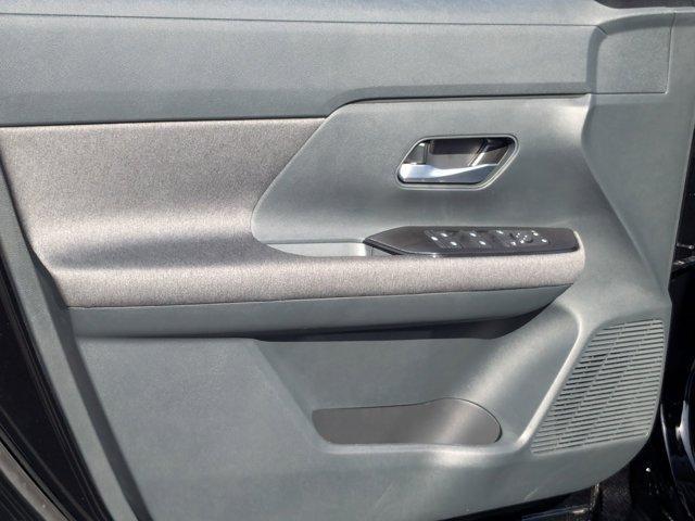 Photo of 2025 Super Black Nissan Kicks