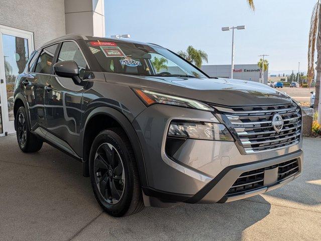 Photo of 2024 Gun Metallic Nissan Rogue