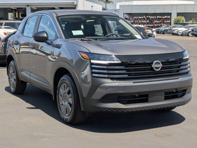 Photo of 2025 Gun Metallic Nissan Kicks
