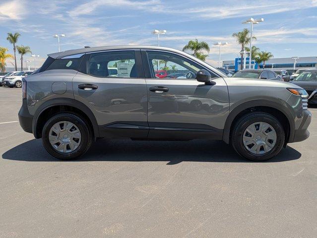 Photo of 2025 Gun Metallic Nissan Kicks