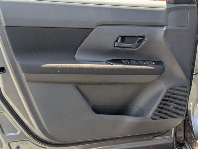 Photo of 2025 Gun Metallic Nissan Kicks