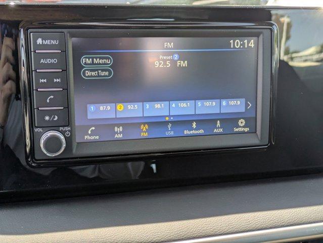Photo of 2025 Gun Metallic Nissan Kicks