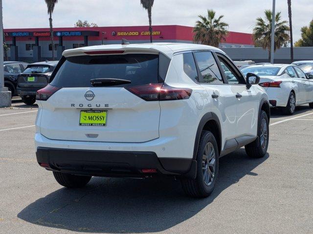 Photo of 2025 Glacier White Nissan Rogue