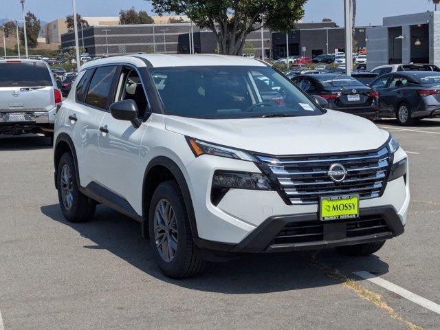 Photo of 2025 Glacier White Nissan Rogue
