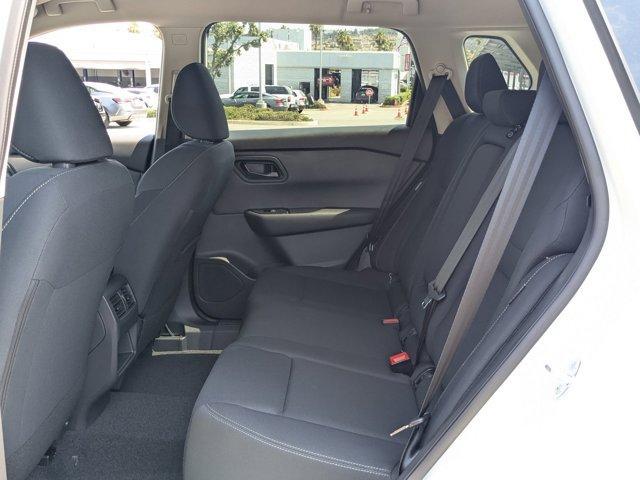 Photo of 2025 Glacier White Nissan Rogue