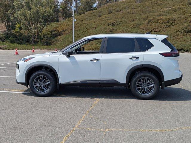 Photo of 2025 Glacier White Nissan Rogue
