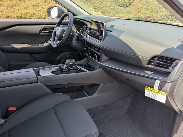 Photo of 2025 Glacier White Nissan Rogue