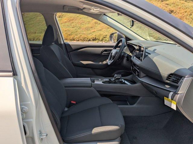 Photo of 2025 Glacier White Nissan Rogue