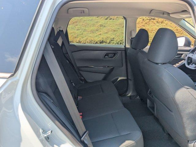 Photo of 2025 Glacier White Nissan Rogue