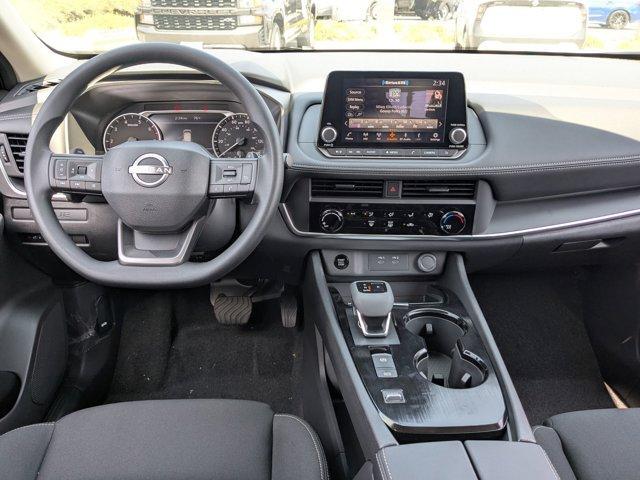 Photo of 2025 Glacier White Nissan Rogue
