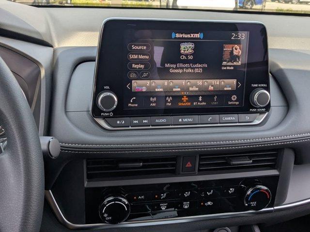 Photo of 2025 Glacier White Nissan Rogue