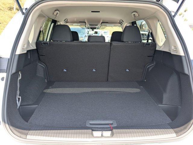 Photo of 2025 Glacier White Nissan Rogue