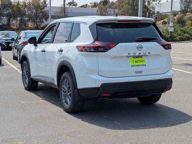 Photo of 2025 Glacier White Nissan Rogue