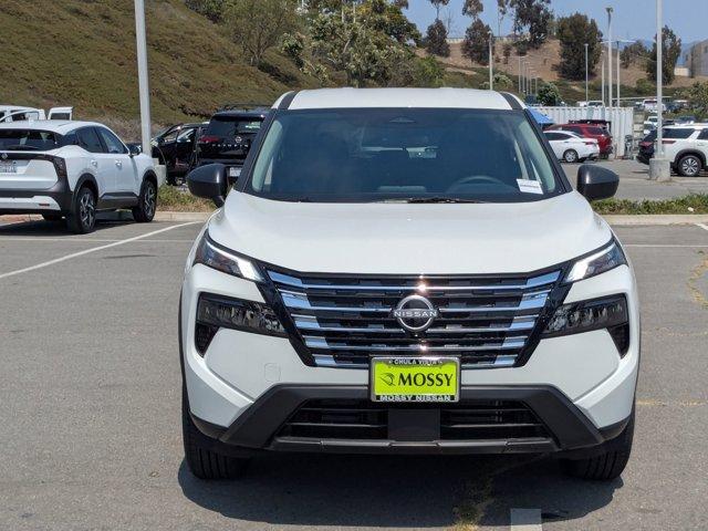 Photo of 2025 Glacier White Nissan Rogue
