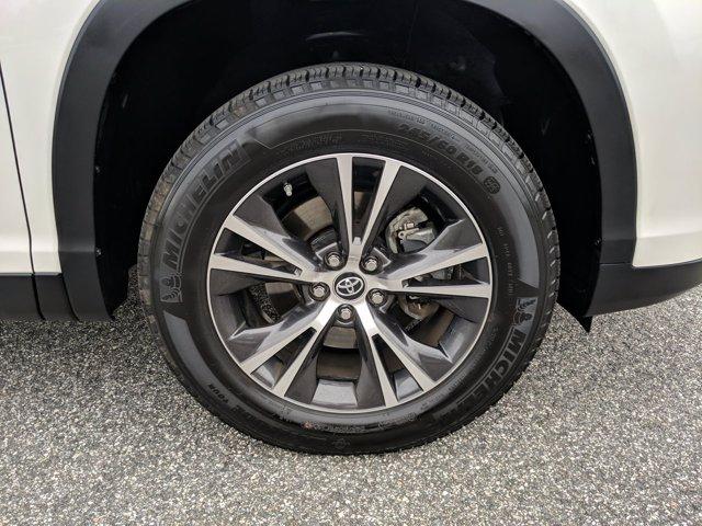 Photo of 2019 White Toyota Highlander