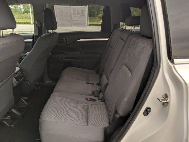 Photo of 2019 White Toyota Highlander