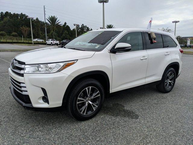 Photo of 2019 White Toyota Highlander