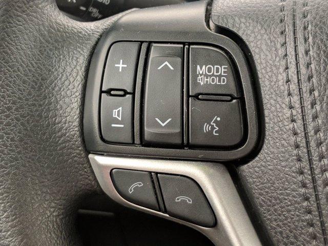 Photo of 2019 White Toyota Highlander