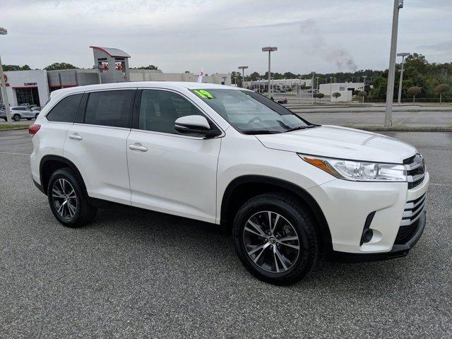Photo of 2019 White Toyota Highlander